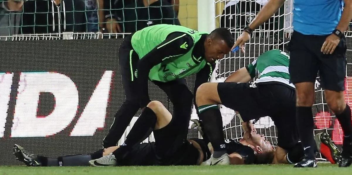 Qarabağın rəqibinin futbolçusu komanda yoldaşının həyatını xilas edib