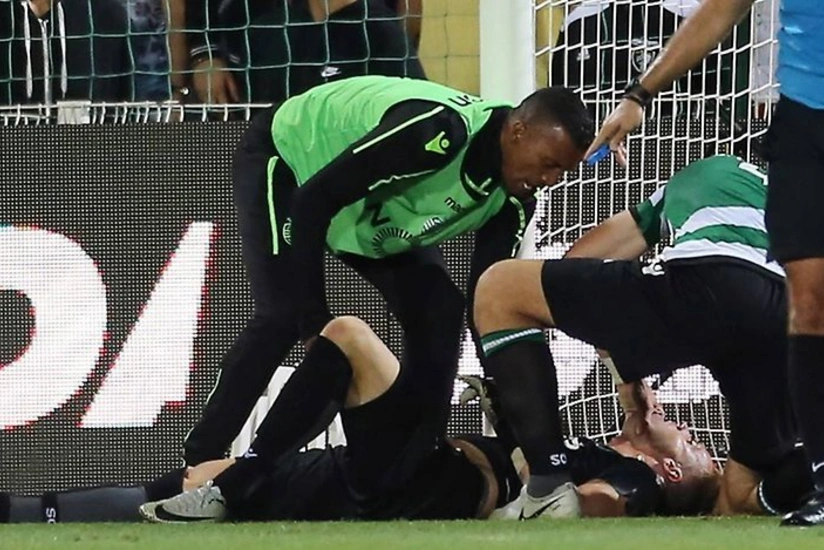 Qarabağın rəqibinin futbolçusu komanda yoldaşının həyatını xilas edib