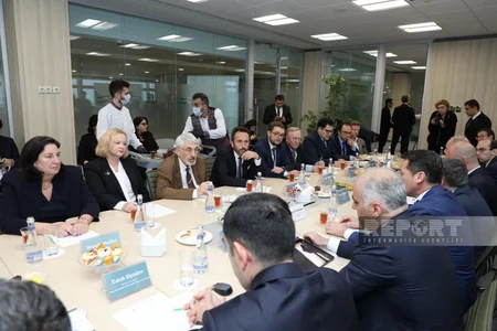 Azərbaycanın qlobal nəqliyyat şəbəkəsində tutduğu strateji mövqe təqdim edilib