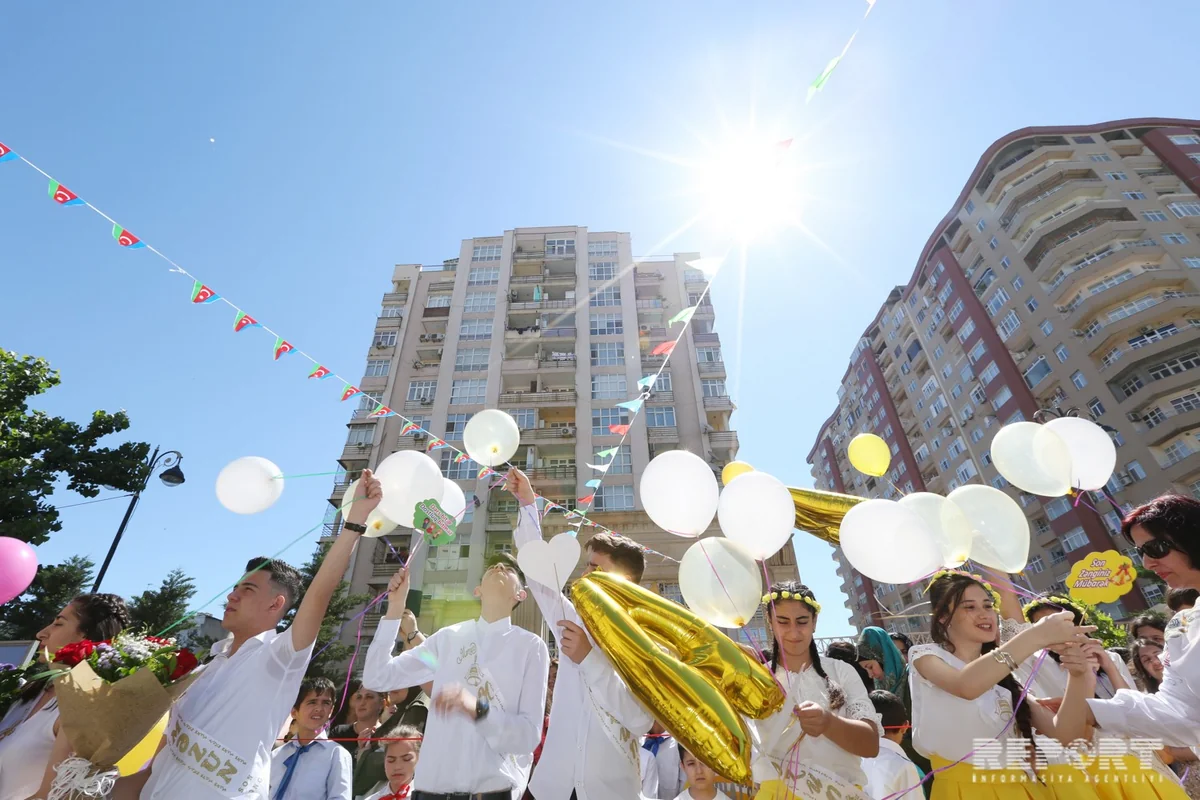 Bakıda məzunların “Son Zəng” həyəcanı - FOTOREPORTAJ - VİDEO