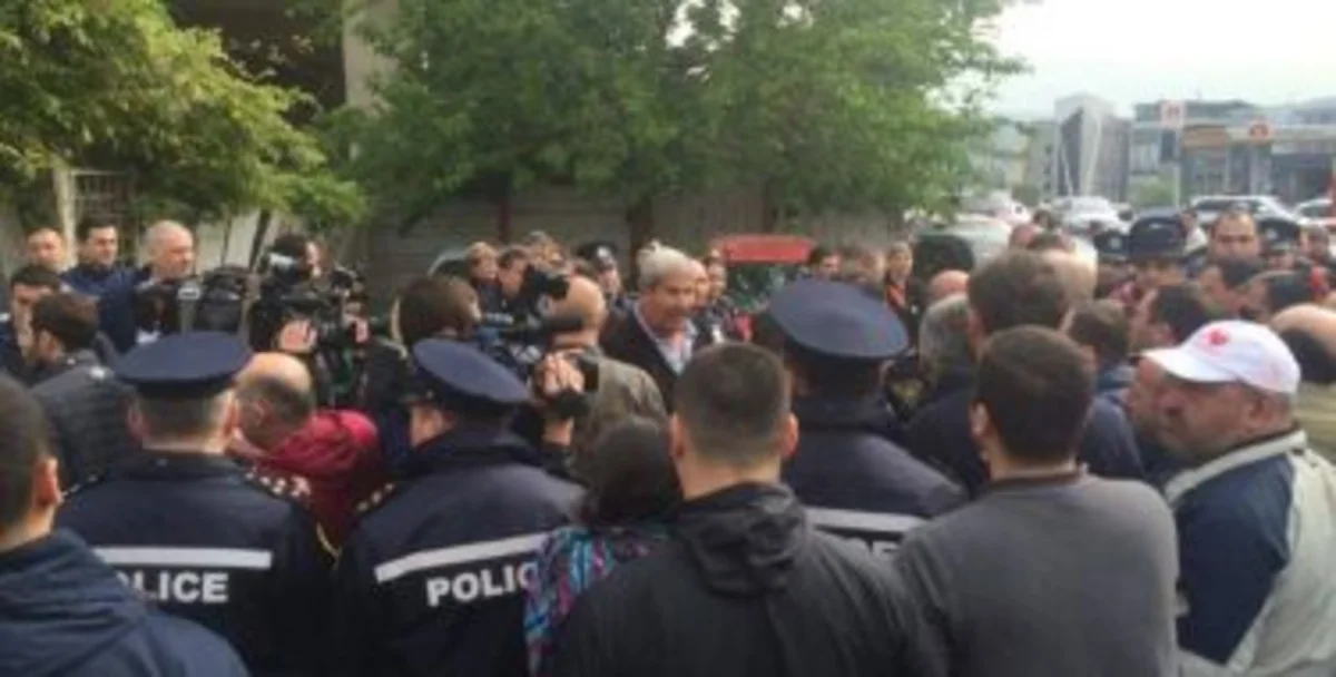 В Тбилиси у здания мэрии состоялась акция протеста