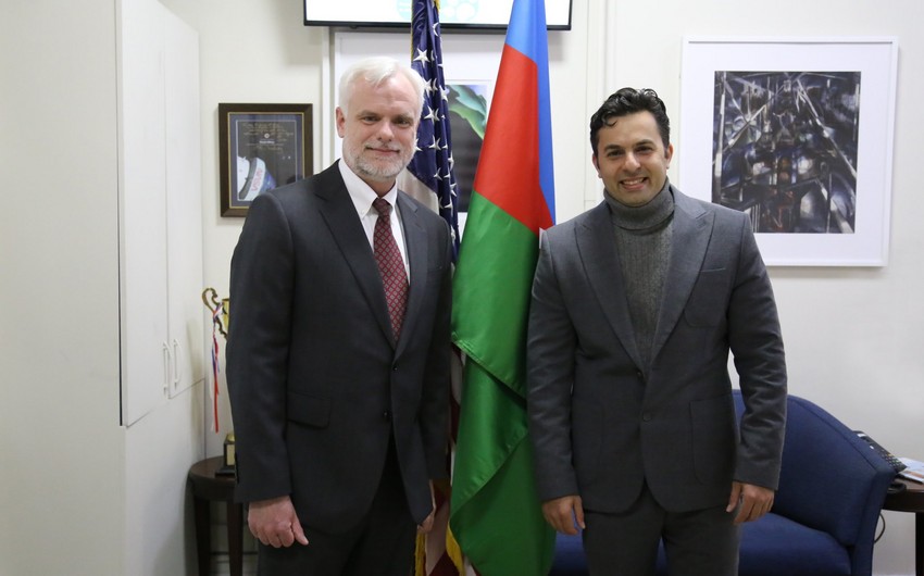 ABŞ səfiri Texas Universiteti Simfonik Orkestrinin azərbaycanlı dirijoru ilə görüşüb