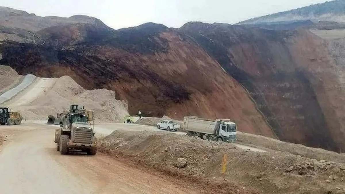 Türkiyədə mədəndə torpaq altında qalan beş nəfərin meyiti tapılıb