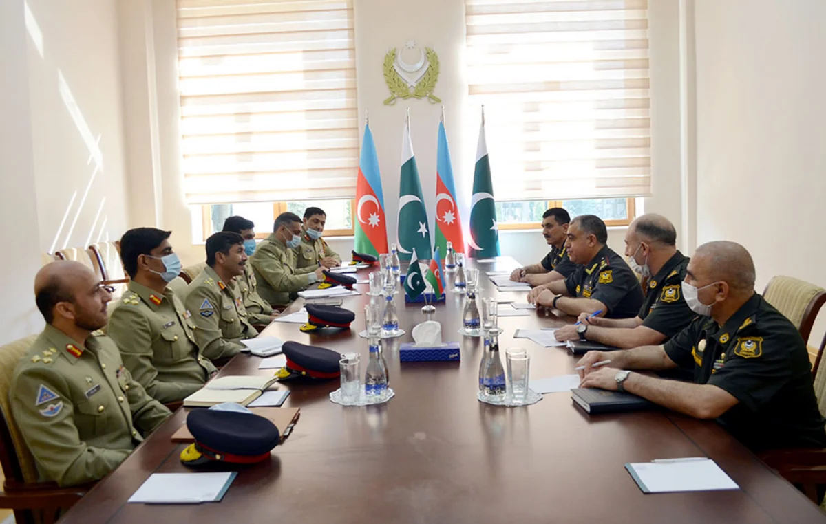 Azerbaijani and Pakistani servicemen discuss issues of operational planning in Baku