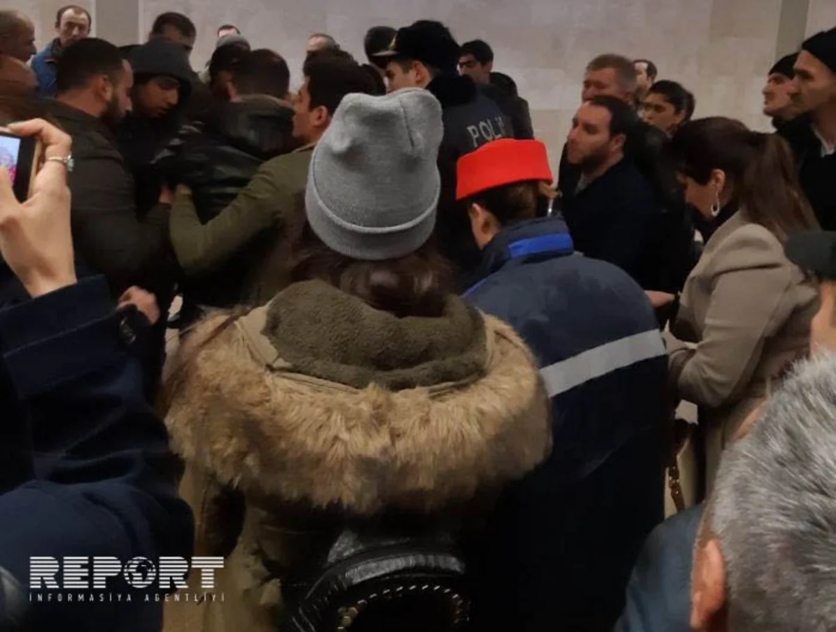 Sumqayıt sakini sərxoş vəziyyətdə metroda yıxılaraq xəsarət alıb - FOTO