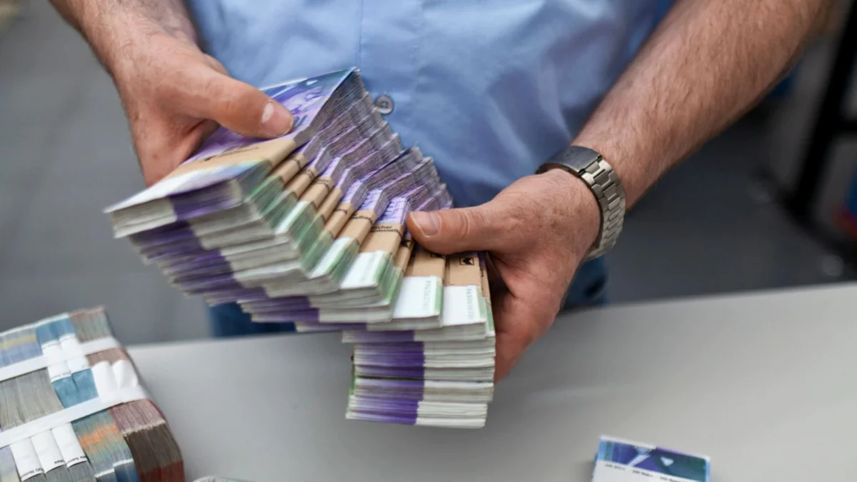 Швейцария продала иностранную валюту почти на 800 млн долларов