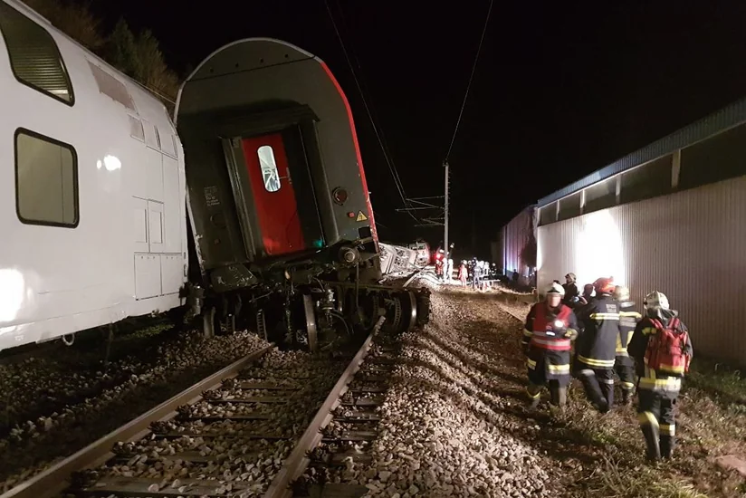 Не менее 20 человек пострадали при столкновении двух поездов в Австрии
