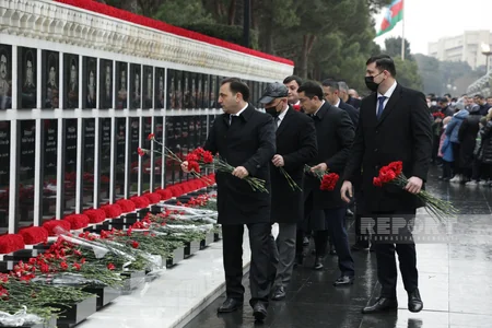 Milli qürur və and yeri - Şəhidlər xiyabanına axın başlayıb - FOTOREPORTAJ