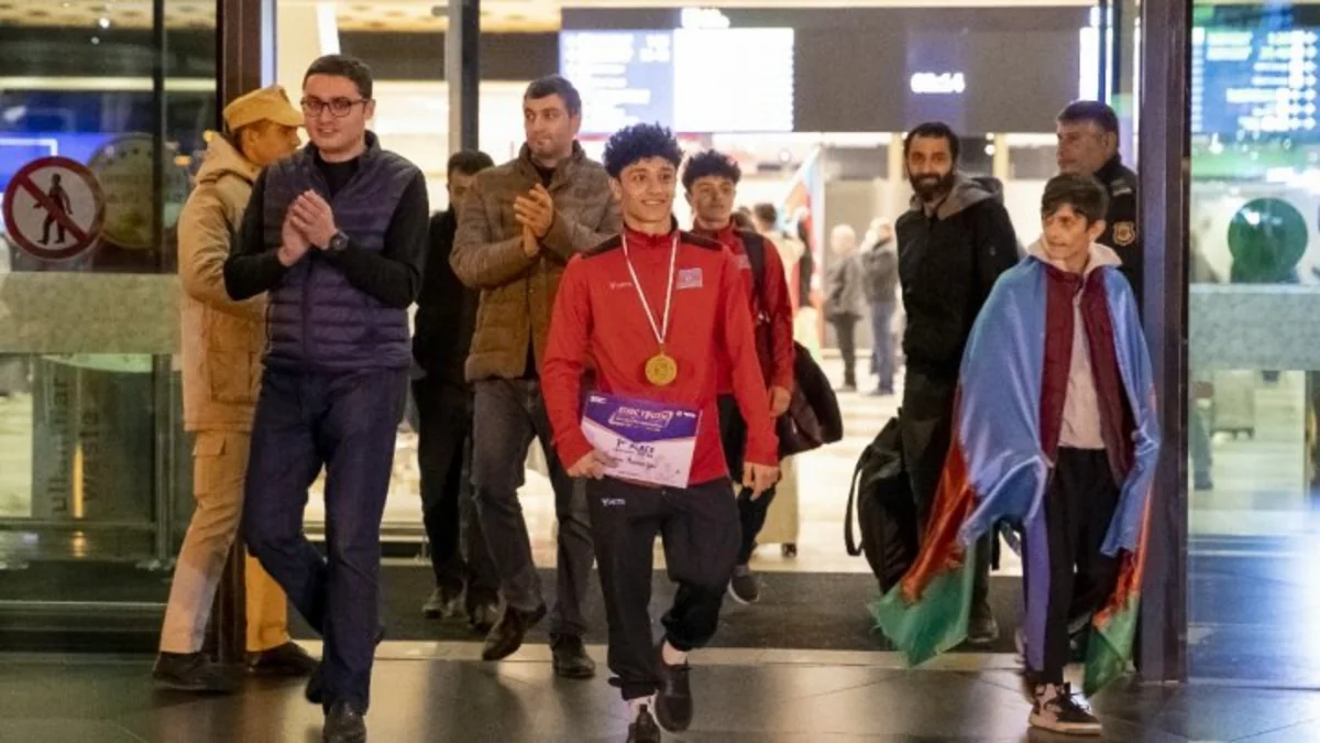 Avropa çempionatında iki medal qazanan Azərbaycan boksçuları Bakıya qayıdıb