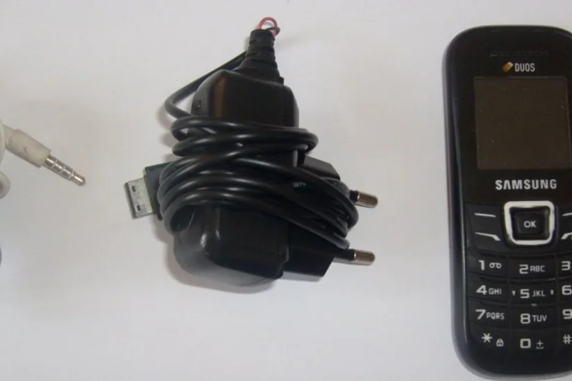 Cəzaçəkmə müəssisəsinə mobil telefon keçirilməsinin qarşısı alınıb