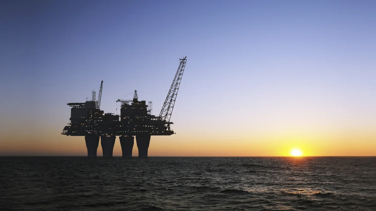 EIA: ABŞ qarşıdakı iki ildə neft hasilatını 11% artıracaq