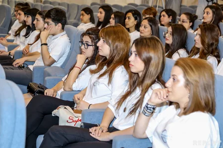 Gənc diplomatlar hərəkat yaradıblar - FOTOLAR