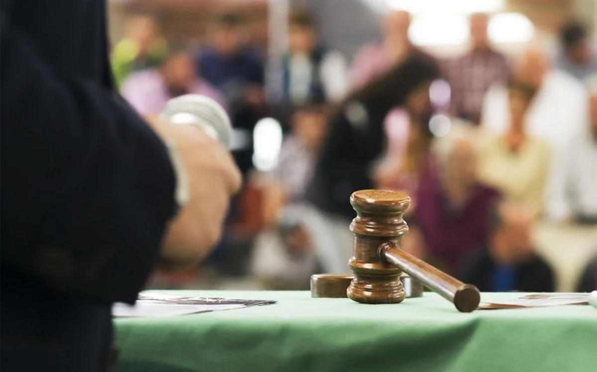 Azərbaycanda hərracda dövlətə məxsus daha 18 nəqliyyat vasitəsi satılıb