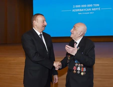 Azərbaycanda 2 milyard ton neft hasilatı münasibətilə təntənəli mərasim keçirilib, Prezident İlham Əliyev tədbirdə iştirak edib - YENİLƏNİB
