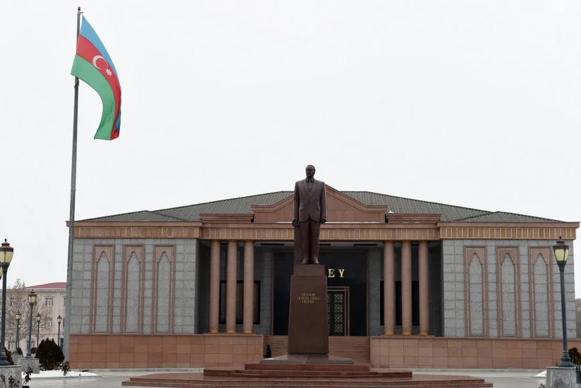 President Ilham Aliyev visits monument to national leader Heydar Aliyev in Nakhchivan