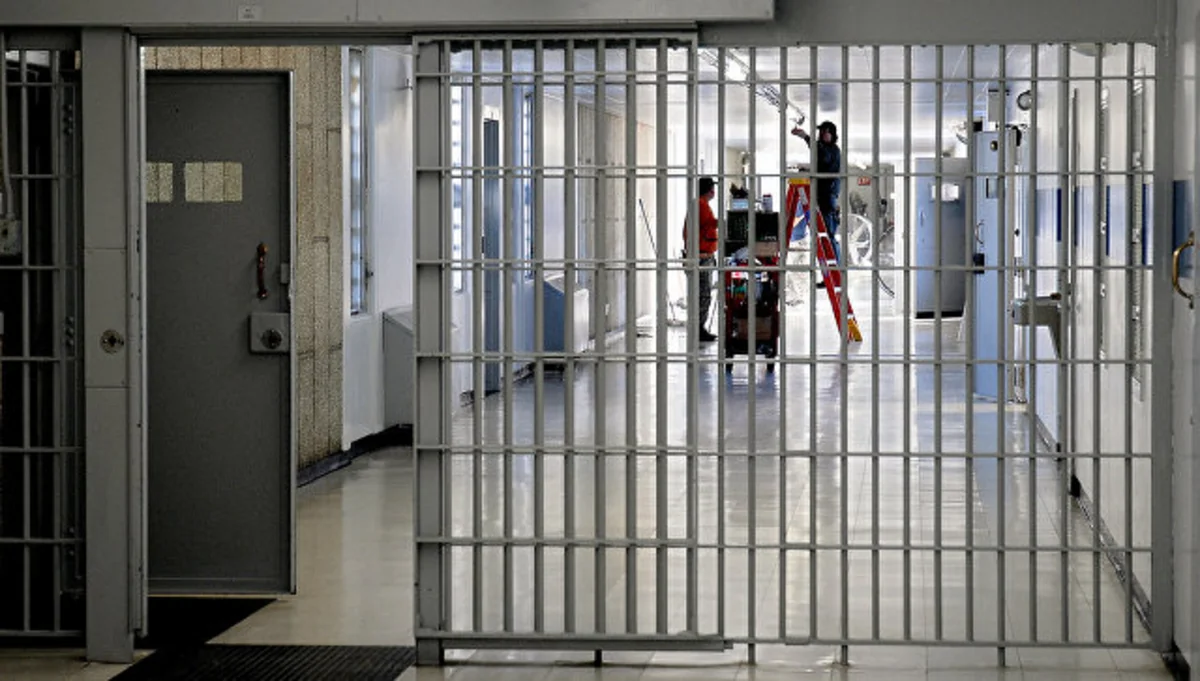 2 dead, 10 injured after prison break attempt in U.S.