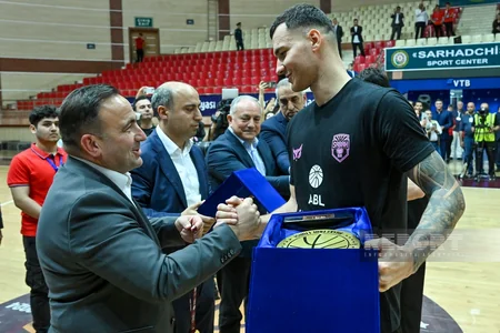 Azərbaycan Basketbol Liqasının qalibi olan Sabaha çempionluq kuboku təqdim olunub