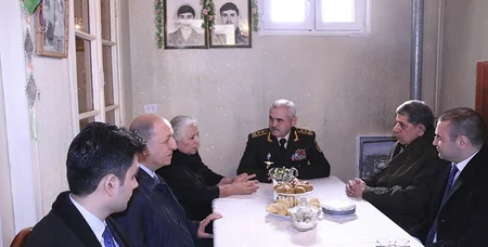 Dövlət Komitəsi bir qrup şəhid ailəsinə bayram sovqatı çatdırıb
