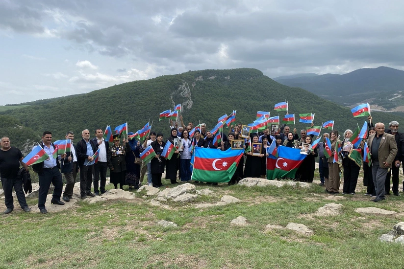 Проживающие в Агдаше члены семей шехидов посетили Шушу