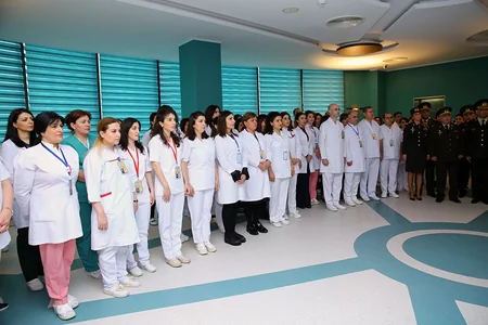 Zakir Həsənov hospitalda müalicə olunan hərbçilərə baş çəkib