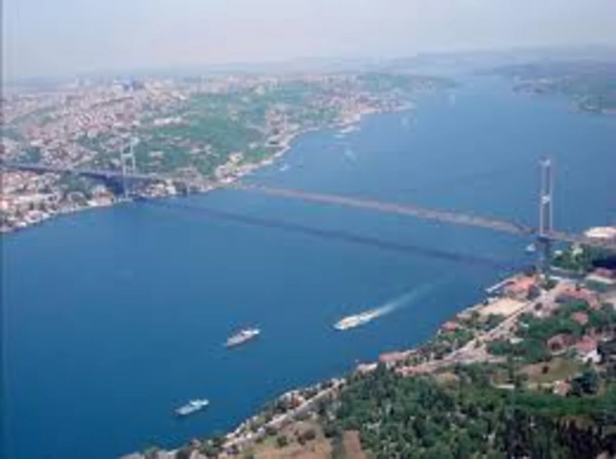 İstanbul boğazında gəmilərin hərəkəti dayandırılıb