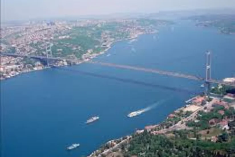 İstanbul boğazında gəmilərin hərəkəti dayandırılıb