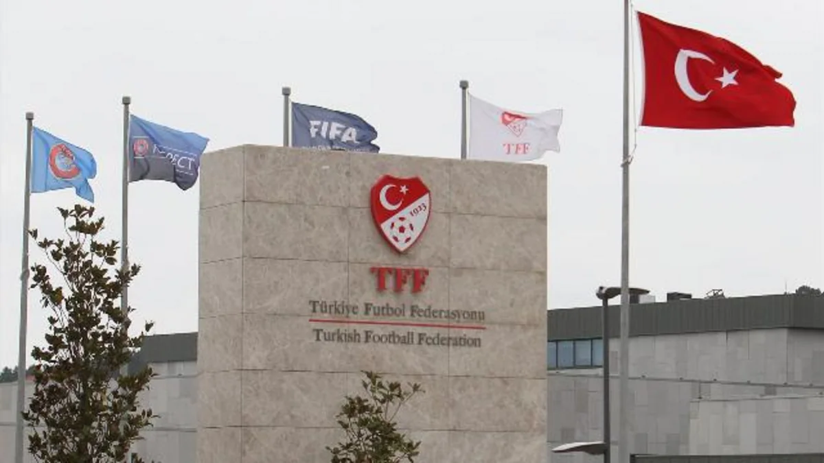 Azərbaycan milli komandasının futbolçusuna borclu olan Bursaspor Super Liqaya buraxılmayıb