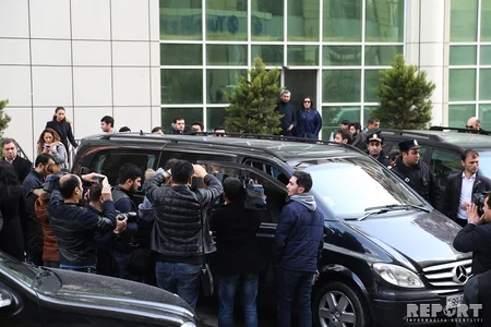 İlhamə Quliyevanın meyiti Respublika Kliniki Xəstəxanasına aparılıb - FOTO