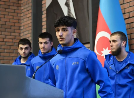 Fərid Qayıbov beynəlxalq yarışlarda uğurlu çıxış etmiş idmançılarla görüşüb