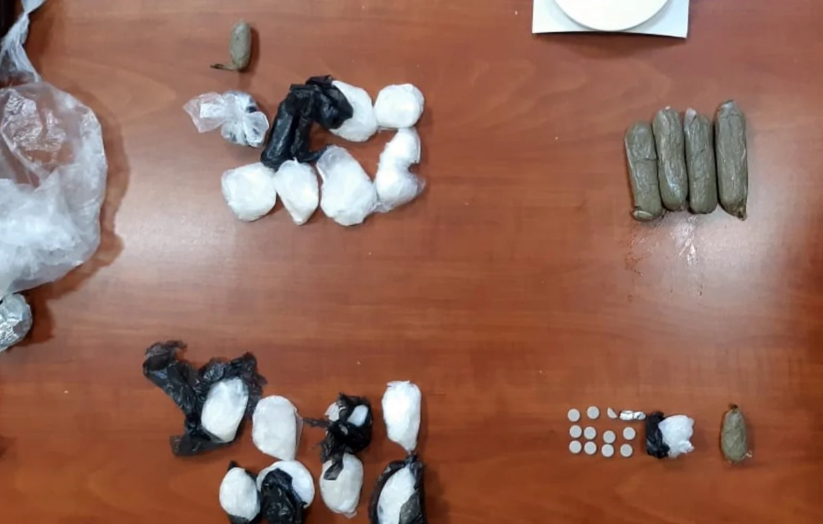 Azərbaycan gömrükçüləri şokoladın içində narkotik aşkarlayıblar