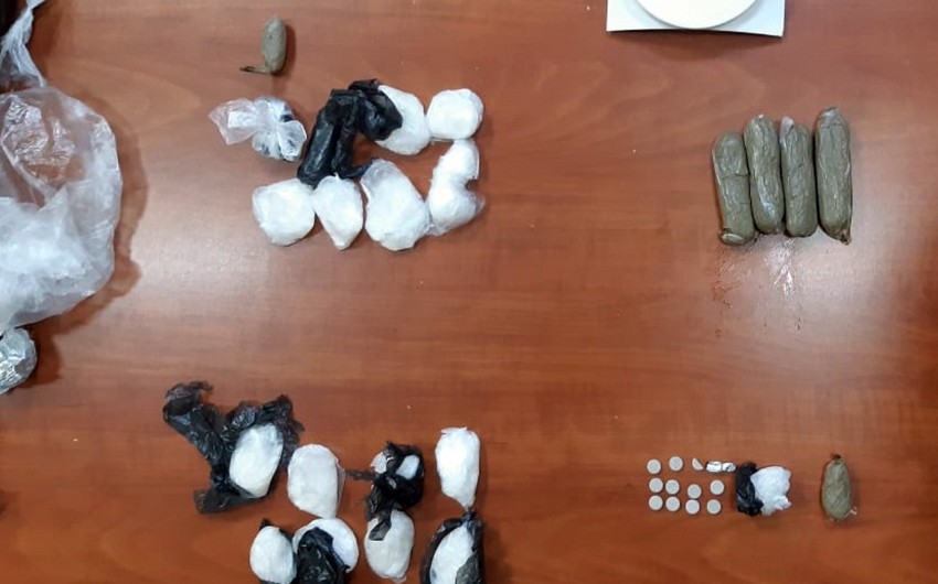 Azərbaycan gömrükçüləri şokoladın içində narkotik aşkarlayıblar