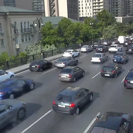 Bakının bir sıra yollarında tıxac yaranıb