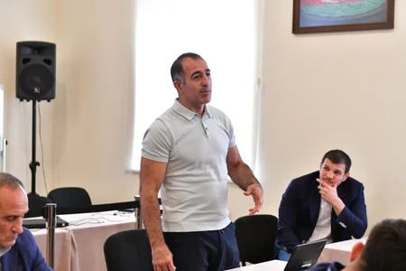 Fərid Qayıbov yarışlarda uğurla çıxış etmiş idmançılar və məşqçilərlə görüşüb