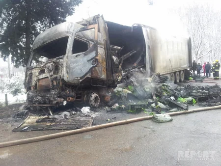 Astarada Rusiyaya məxsus içərisində 19 ton tərəvəz olan yük maşını yanıb