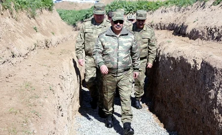 ​Azərbaycan müdafiə naziri: Biz düşmənə elə zərbələr endiririk ki, onlar qorxub qaçırlar