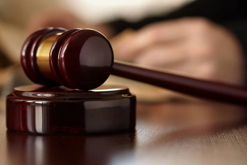 Prokuror ​Bakıda avtobusda həyat yoldaşını öldürən şəxsə 18 il yarım iş istəyib