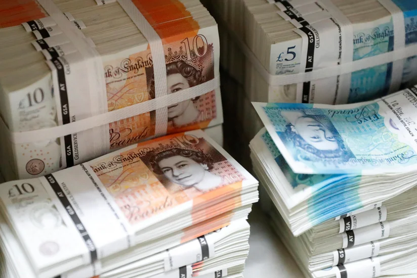 Фунт снизился к доллару перед выходом статистики инфляции в Великобритании
