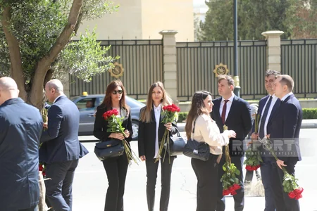 State and government officials commemorate Great Leader Heydar Aliyev - PHOTOS