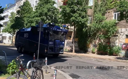 Berlində polislə vətəndaşlar arasında qarşıdurma olub
