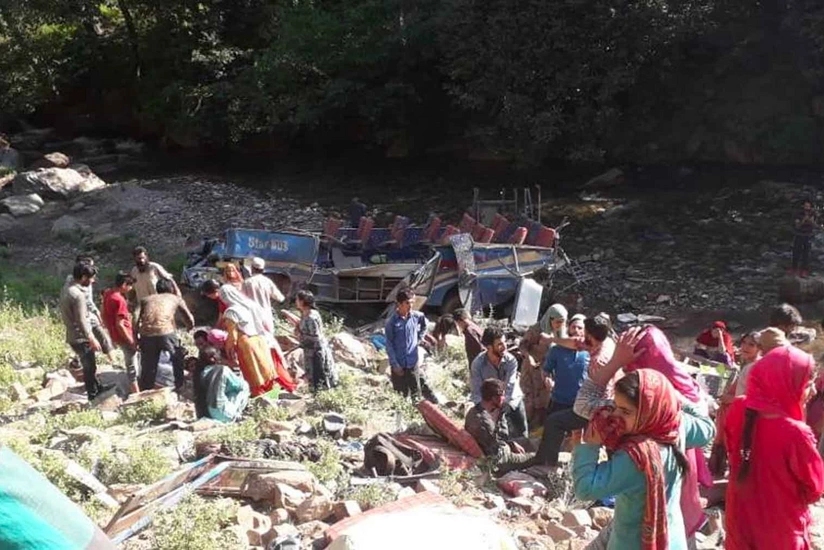 India: 8 dead as bus falls into gorge