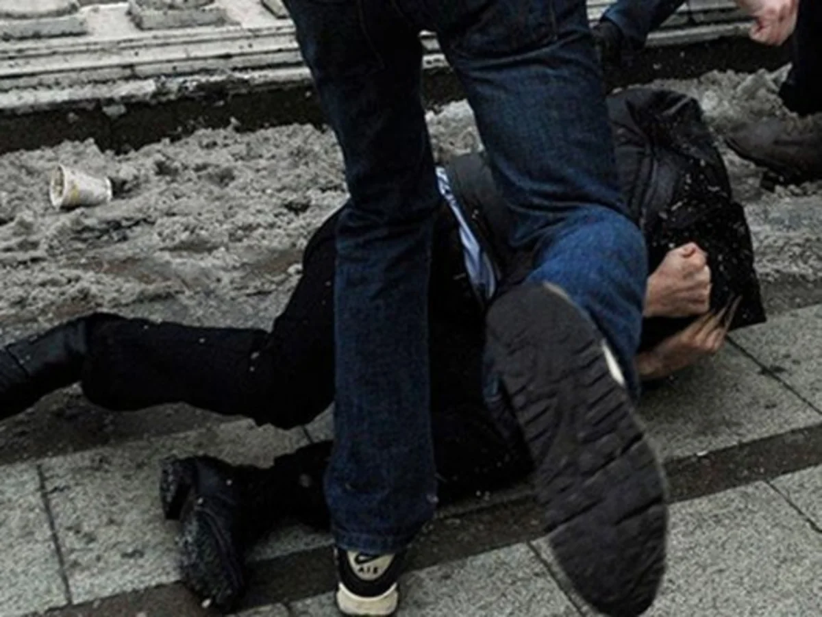 Bakıda qonşular arasında kütləvi dava olub, bıçaqlanan var