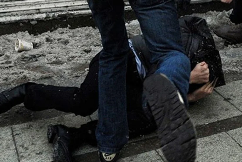 Bakıda qonşular arasında kütləvi dava olub, bıçaqlanan var