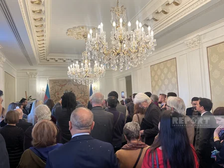 Parisdə azərbaycanlı rəssamların Daha yaşıl gələcək naminə incəsənət adlı sərgisi açılıb