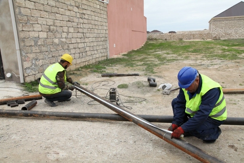 Azəriqaz: Bakıda 10 massivdə qazlaşma işləri davam edir