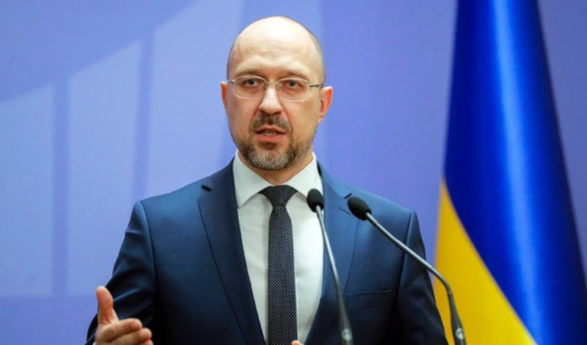 Украинский премьер рассказал, почему Зеленский и министры изменили стиль одежды