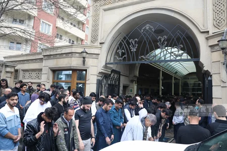 Bakıda Ramazan münasibətilə bayram namazı qılınıb