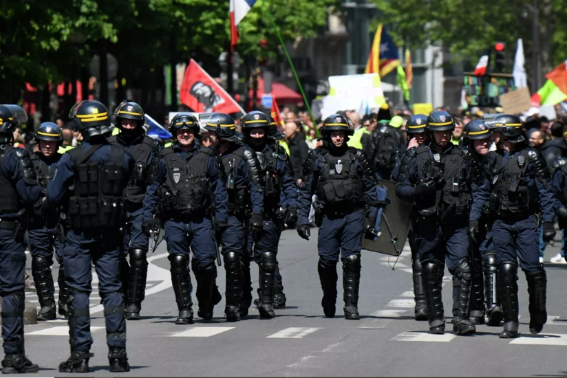 Fransada polis zorakılığı və irqçilik Paris sakinlərini küçələrə çıxardı