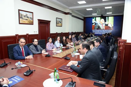 Dövlət Gömrük Komitəsinin sədri gənc liderlərlə görüşüb
