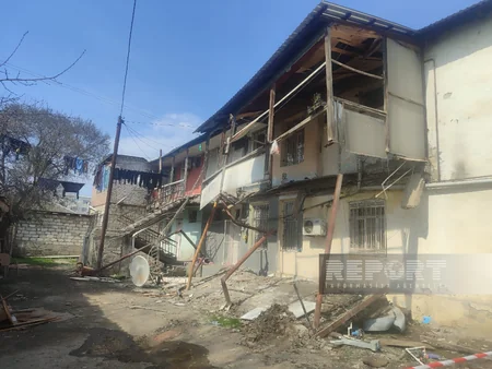 Bərdədə dağıntı altında qalan qadın xilas olunub, bina sakinləri təxliyə edilib - VİDEO - YENİLƏNİB