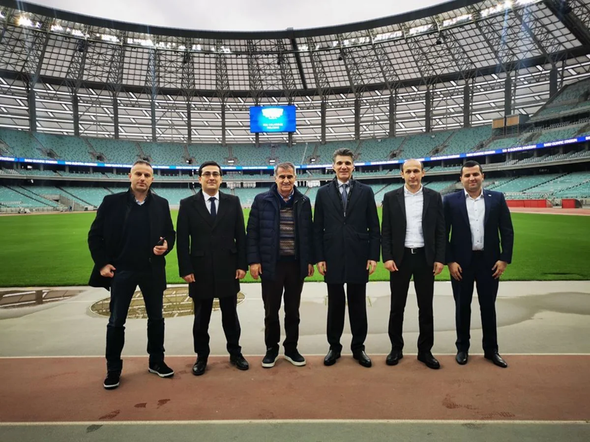 Şenol Güneş visits Baku Olympic Stadium